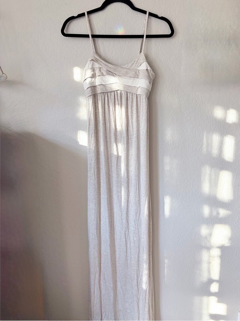 Donna Ricco NWT Tan and Cream Flowy Maxi Dress with Spaghetti Straps -Sz XS